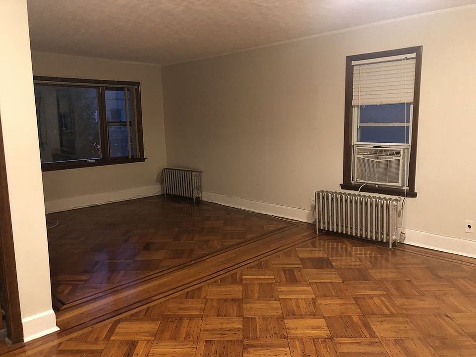 1st image of 22-17 Crescent St #3