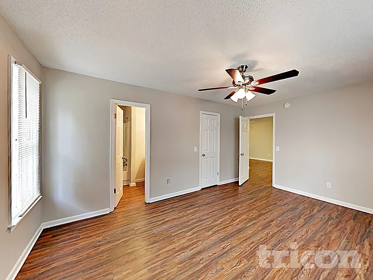 204 Winslow Way — Photo 10