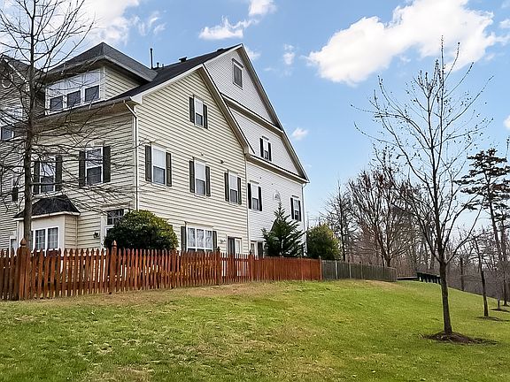 2nd image of 801 Oyster Ct