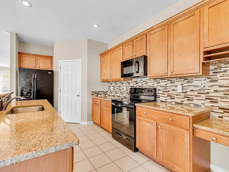 16 Bushwood Dr — Photo 14