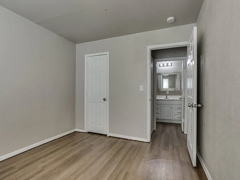1005 SW 63rd St — Photo 51