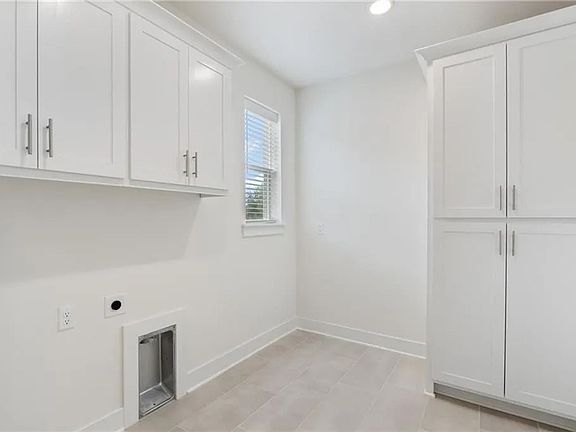 4th image of 807 Mueller Way