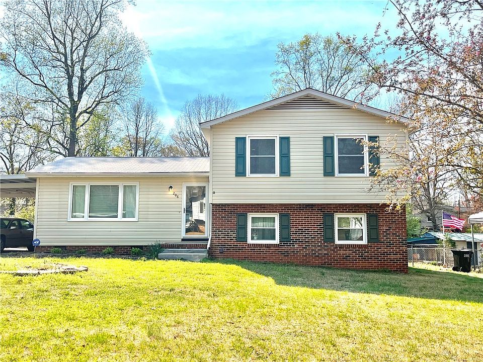 1st image of 208 Corkwood Dr