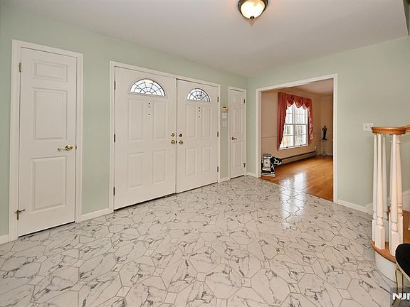 3rd image of 513 Lydia Ln