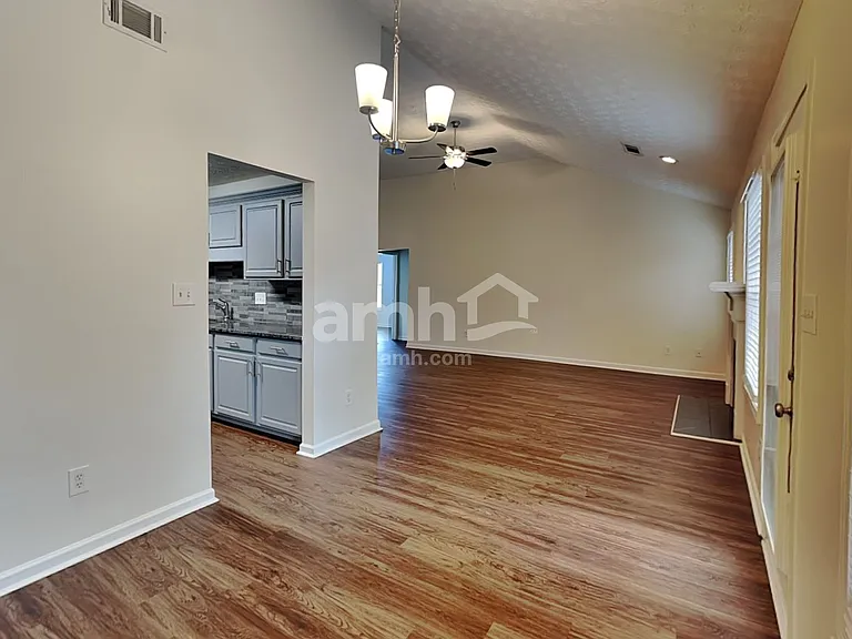 643 Bartow Dr — Photo 5