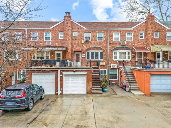 2739 Brown Street image 1 of 39