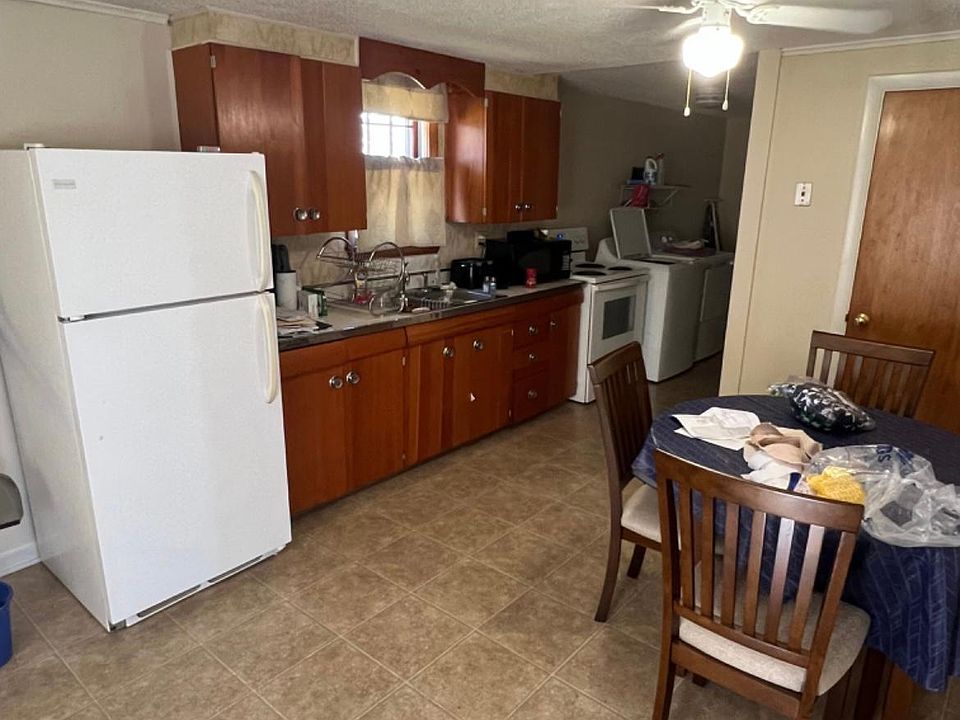 553 Main St Portland, CT Zillow