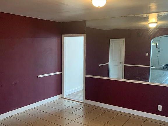 3rd image of 6009 Roosevelt Blvd