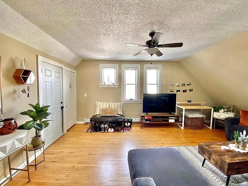 361 Bates Ave — Photo 2