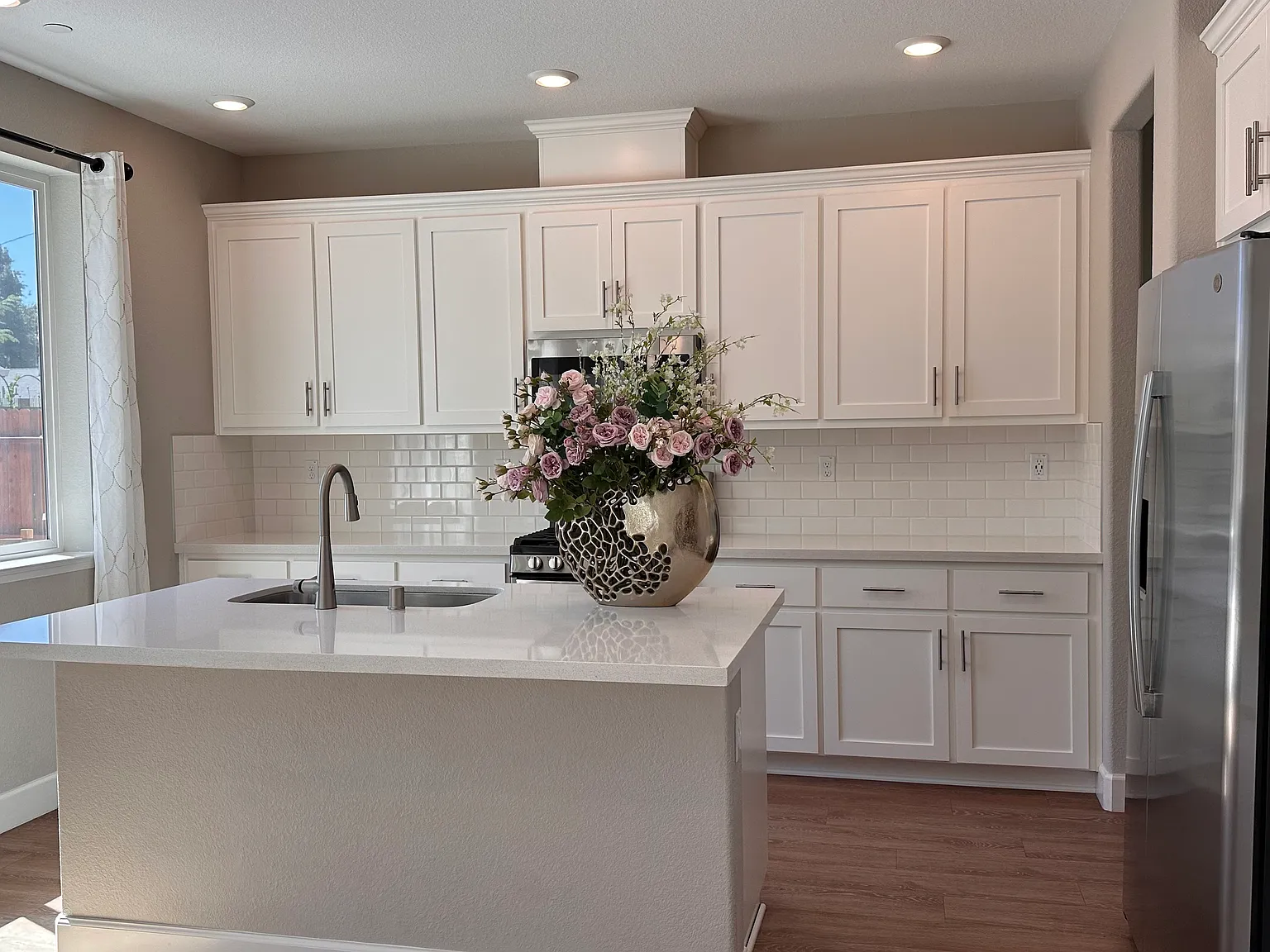 4 bed, 1942 sqft, $3,750 — Photo 2