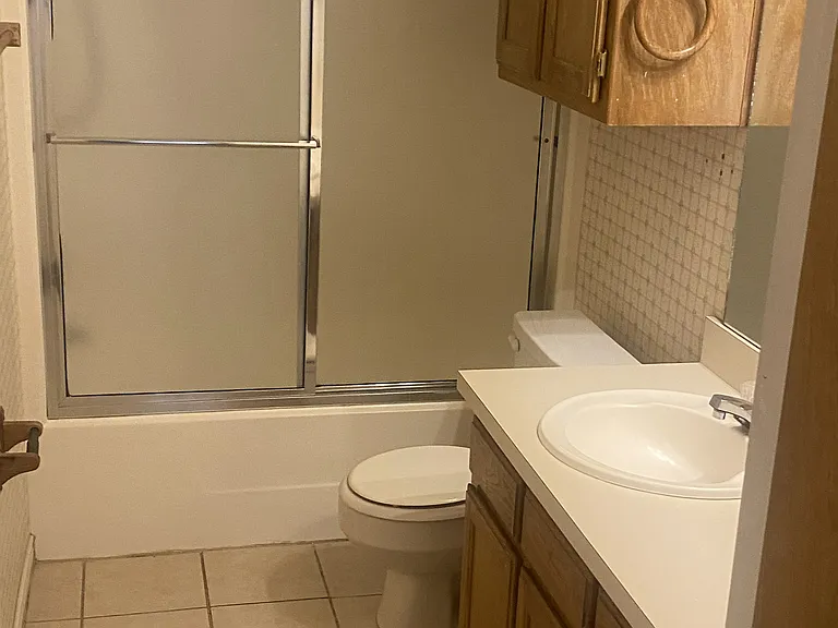 1204 Lindsey Ln #B — Photo 8