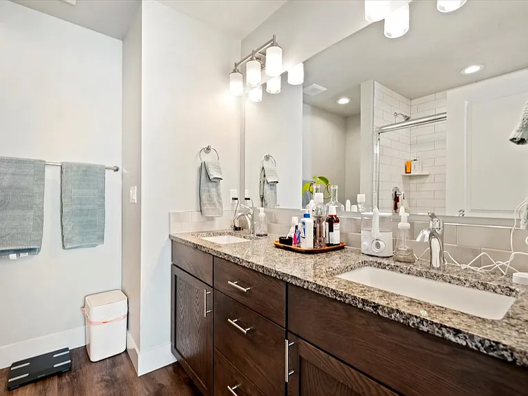 443 E Danika Ln — Photo 21