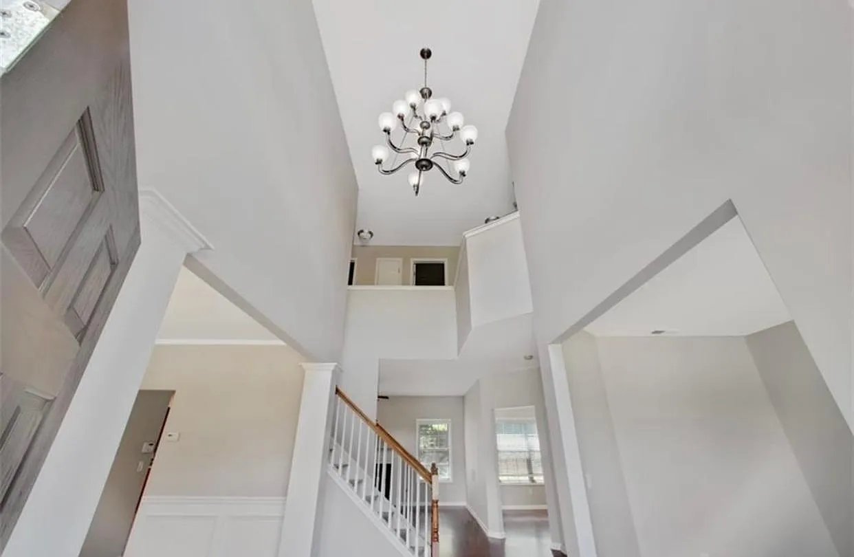 2806 Glenlocke Cir NW — Photo 2