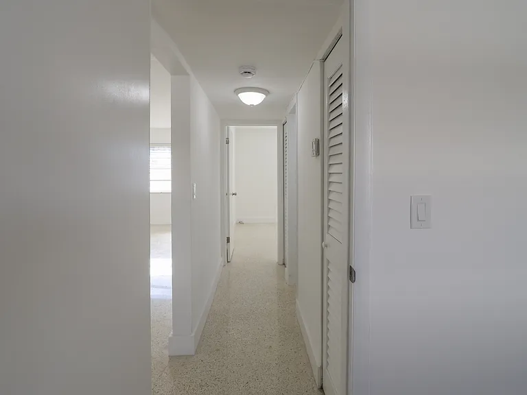 405 W 11th St #12 — Photo 17