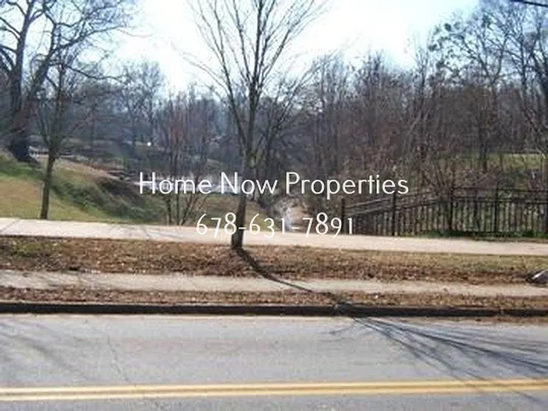 Maple Place Apartments — Photo 31