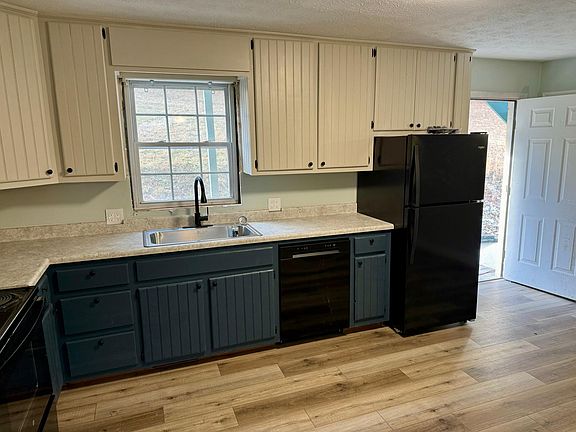 2nd image of 6672 Roan Creek Rd #1