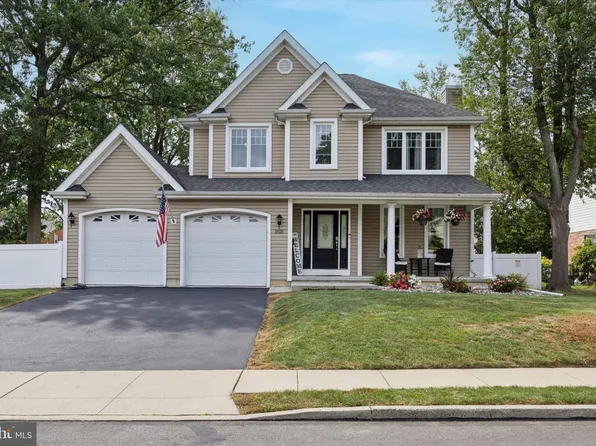 1025 9th Ave, Folsom, PA 19033