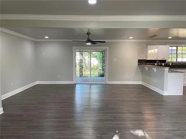 3 bed, 3.0 bath, 2500 sqft, $2,500 — Photo 2