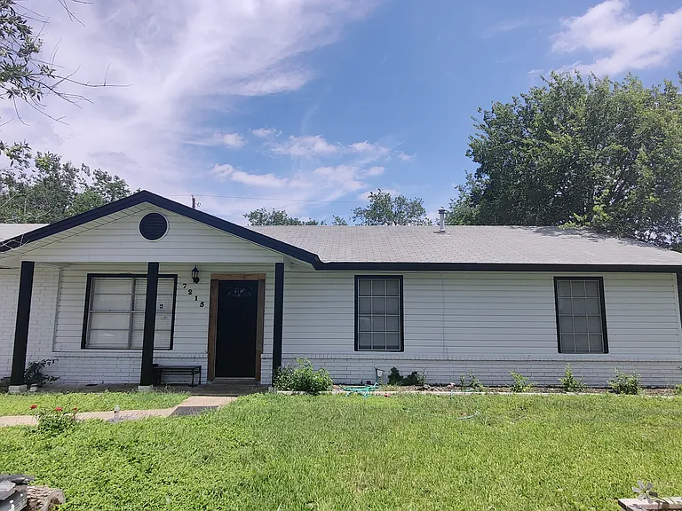 7215 Westglade Dr — Photo 2