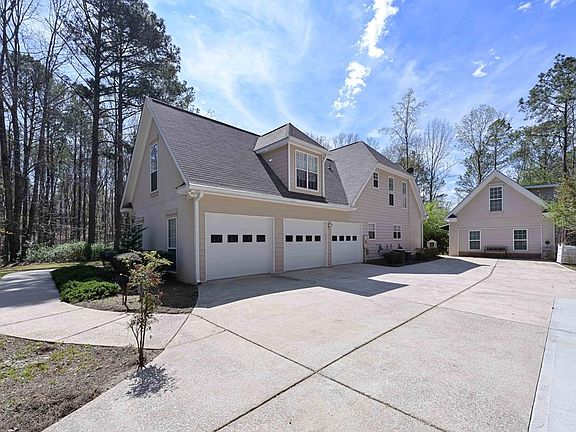 5th image of 5805 W Chapel Hill Rd