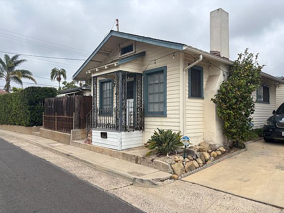 3rd image of 1330 Carmelita Ave