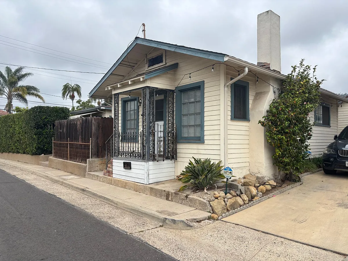Building Photo - 1330 Carmelita Ave
