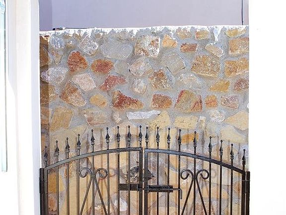 4th image of 729 Hellenic Dr
