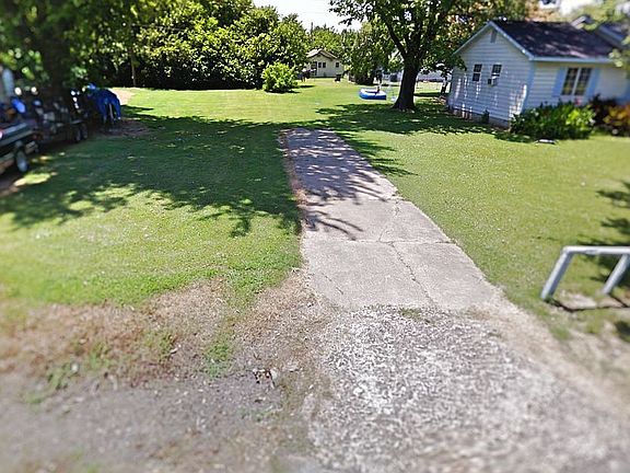 4th image of Myrtle St