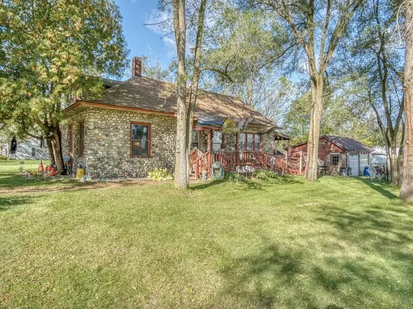 908 W Grove St, Greenville, MI 48838