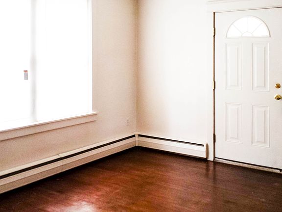 5285LincHwy,Gap_LivingRoom_05212014