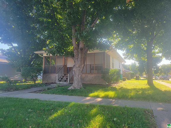 2nd image of 624 6th Ave