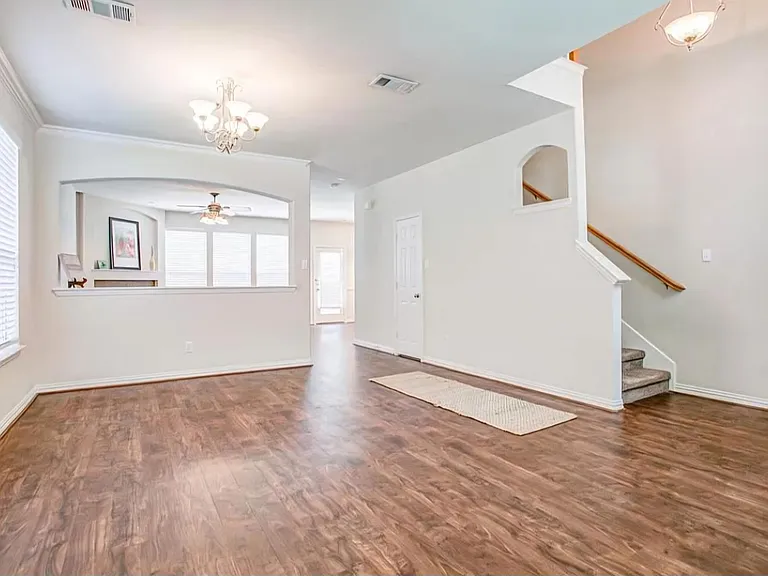 1208 Shamrock Dr — Photo 3