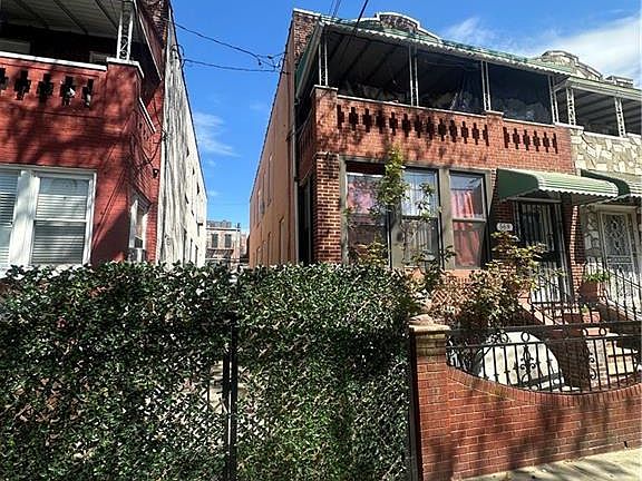 2nd image of 569 Chester St