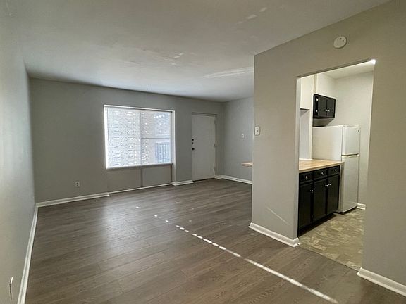 4th image of 444 S Ashland Ave #B-05
