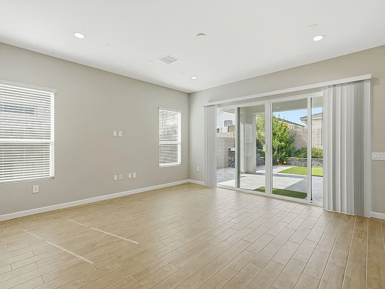 5028 E Shady Glen Ave — Photo 6