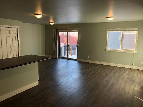 2nd image of 720 10th St W APT 3