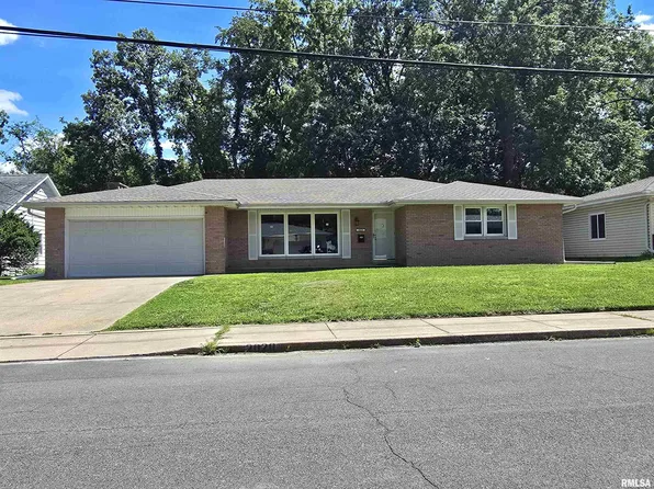 2020 W Newman Pkwy, Peoria, IL 61604