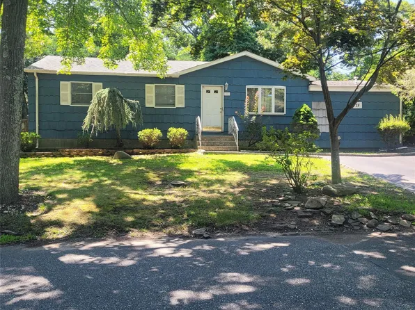 28 Twilight Road, Rocky Point, NY 11778