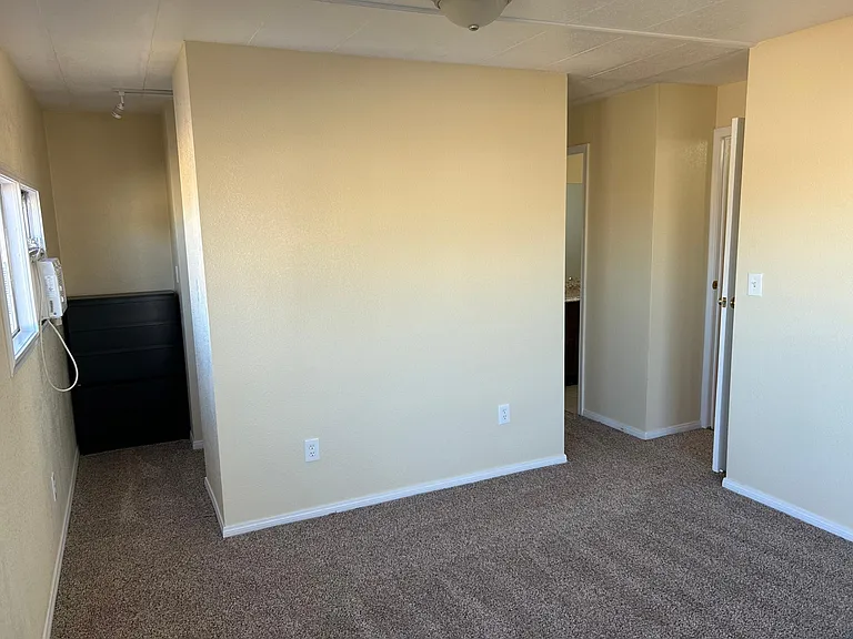 1554 N Guam St #13 — Photo 15