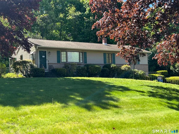 28 Goebel Road, Hamden, CT 06514