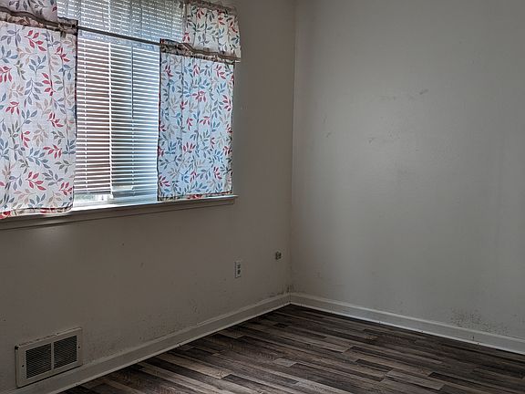 5th image of 555 Sunset Ave NE #2