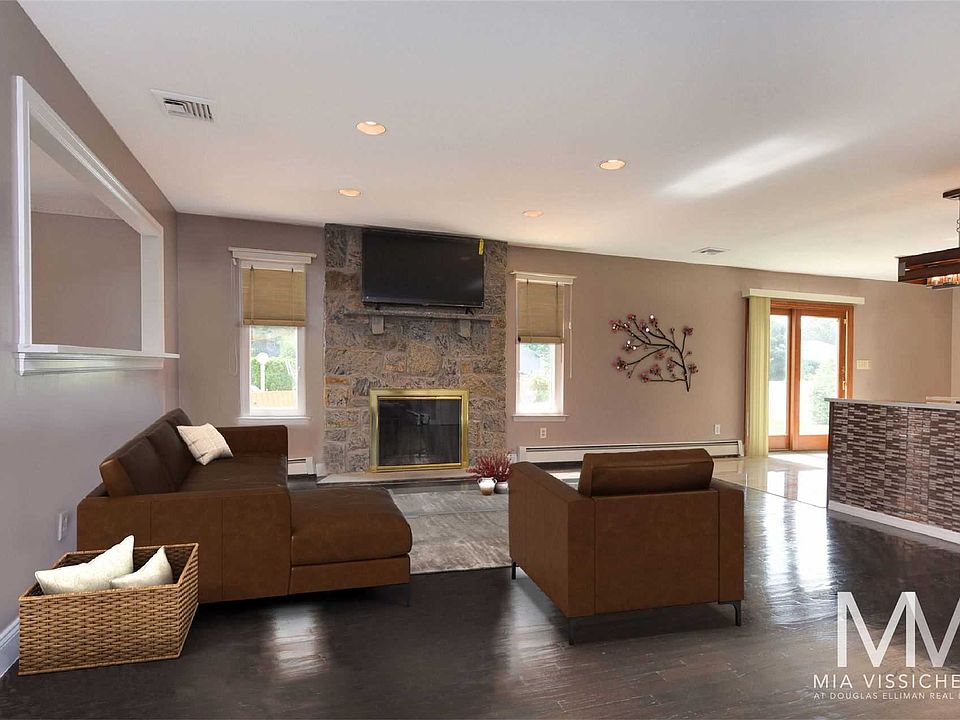 1st image of 22 Oakpoint Dr W