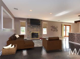 22 Oakpoint Dr W, Bayville, NY 11709