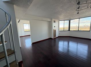 2140 Harmon Cv #2140, Secaucus, NJ 07094