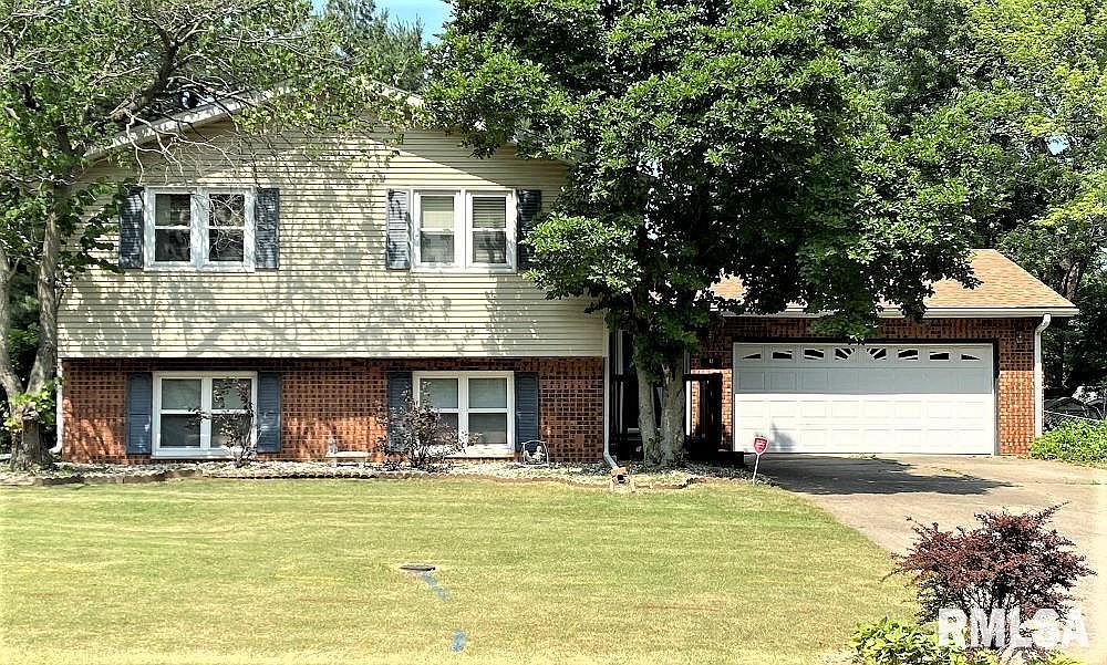 12 Holiday Ln, Riverton, IL 62561 Zillow