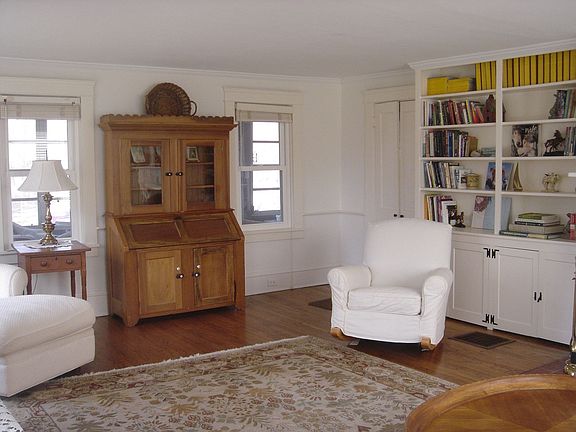 Formal Living Room w/Built-in Bookcases, Hardwood Floors, Panoramic Windows