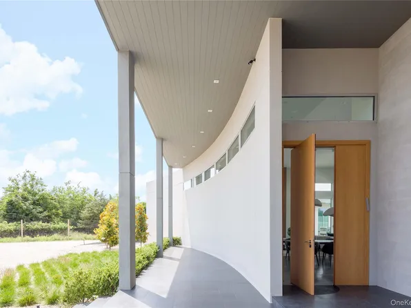 15105 Oregon Rd, Cutchogue, NY 11935