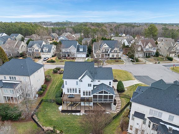 5th image of 306 Brodie Lloyd Ct