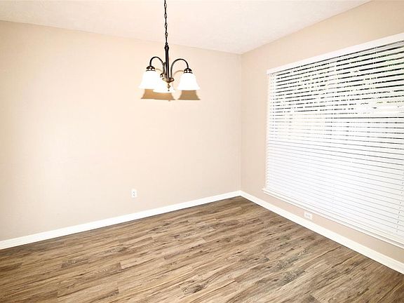 5th image of 4710 Edinburgh Ln