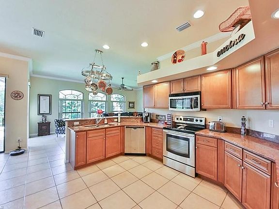 4th image of 20701 Groveline Ct